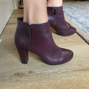 Geox leather ankle bootie beautiful cranberry Size 7